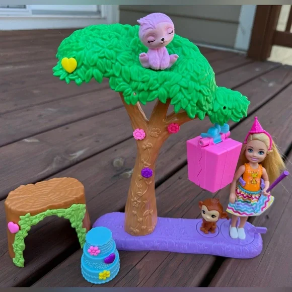 Barbie Chelsea Doll Birthday Surprise - Picture 1 of 4